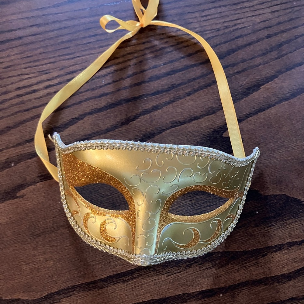Elegant Gold Masquerade Mask